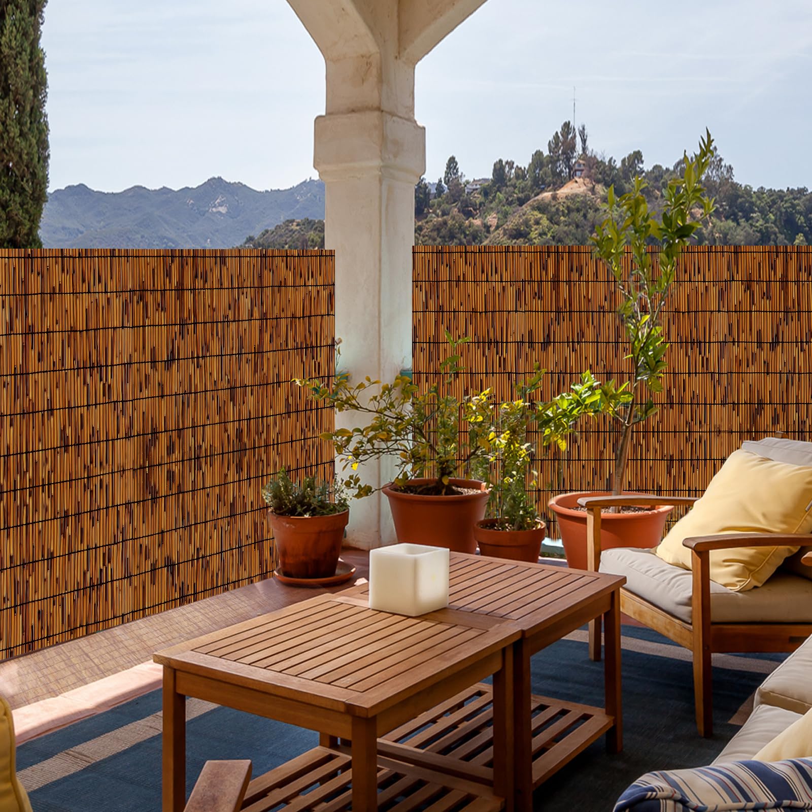 PAKNANO reed fence demonstrates weather resistance for outdoor use
