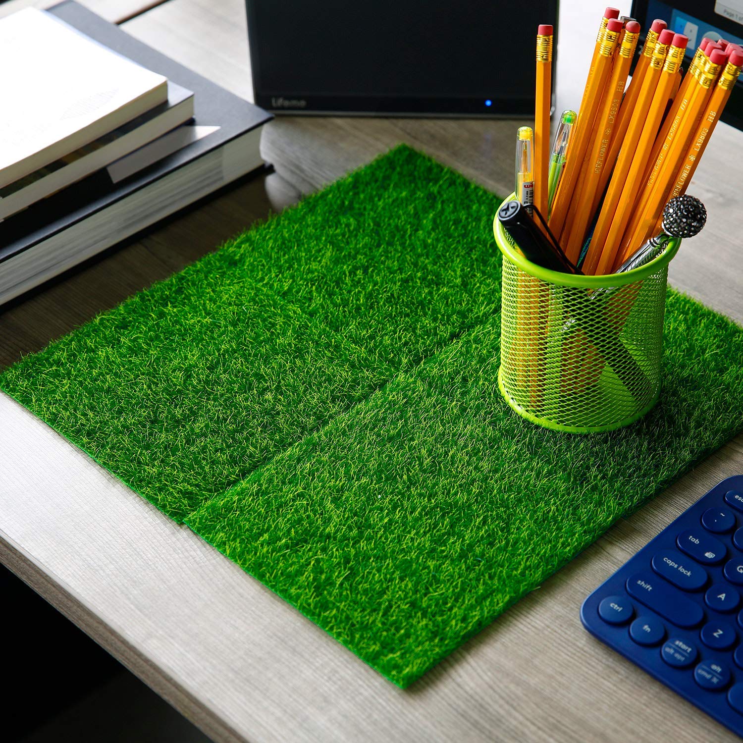 Pangda diorama lawn edge, clean cuts for seamless tiling.