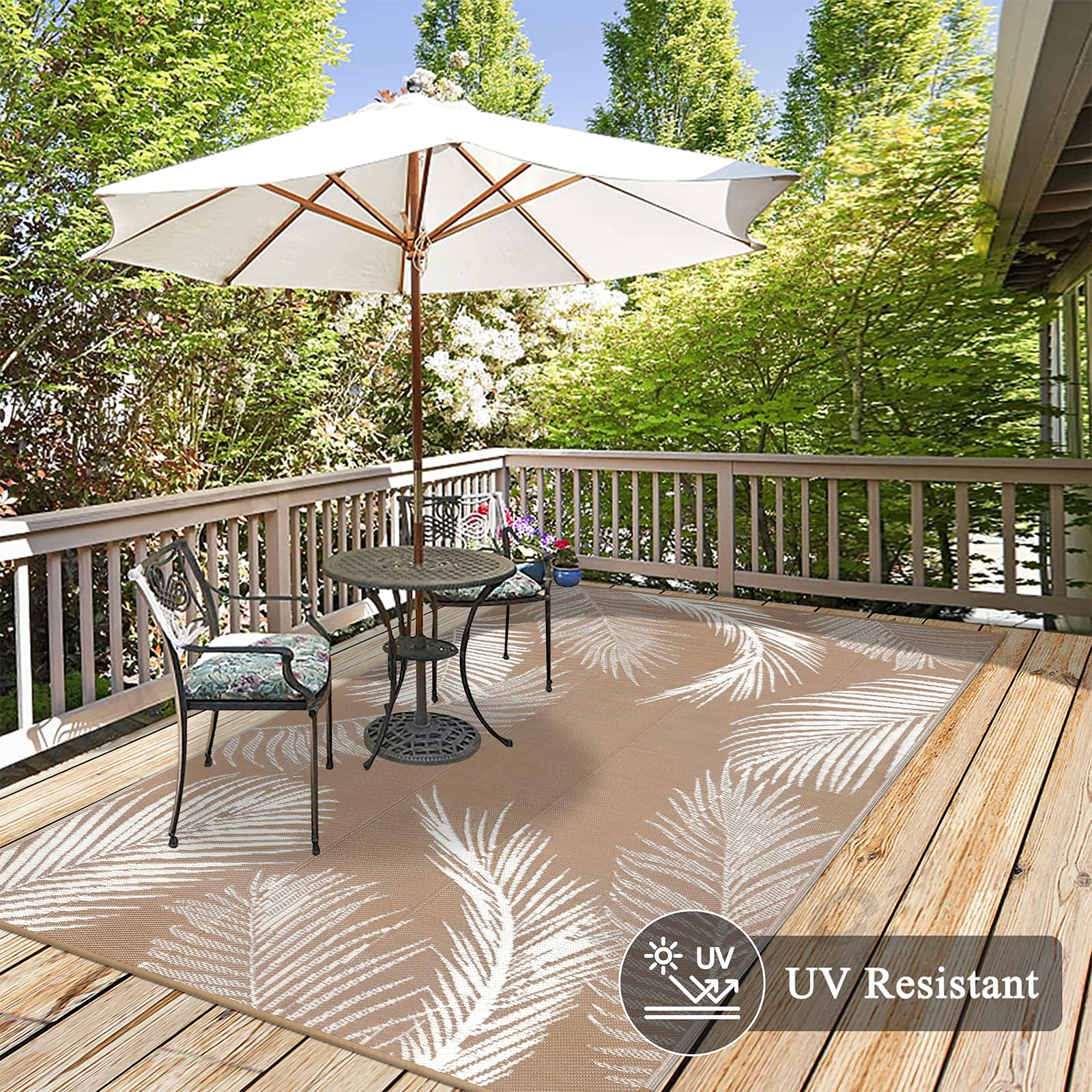 Pauwer easy-clean outdoor rug showing waterproof surface for simple cleanup.