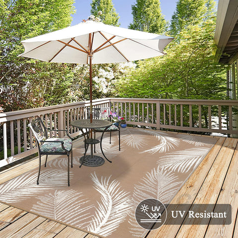 Pauwer easy-clean outdoor rug showing waterproof surface for simple cleanup.