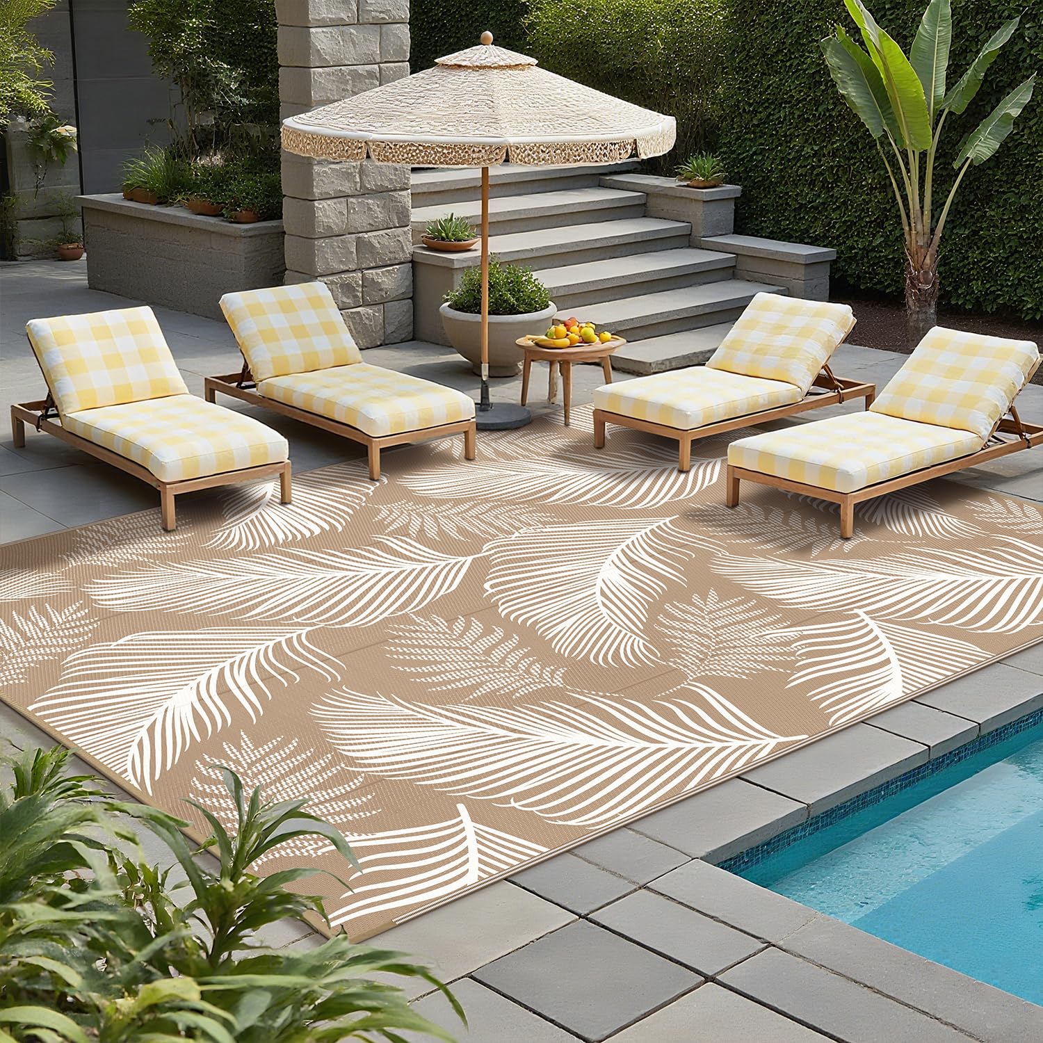 Pauwer easy-clean outdoor rug, hose it off to refresh.