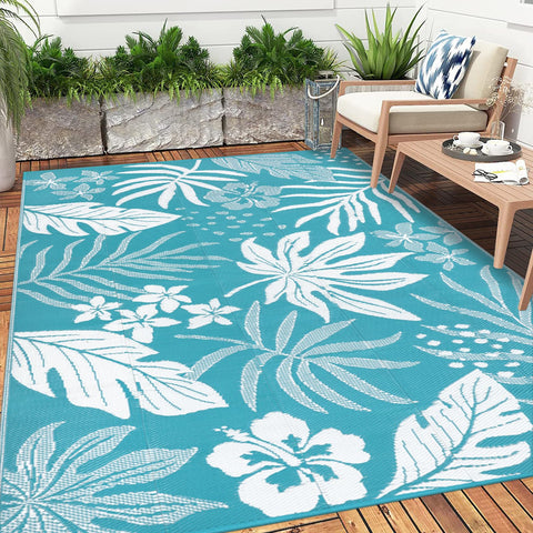 Pauwer outdoor rug surface is easy to wipe clean and water-ready for messes.