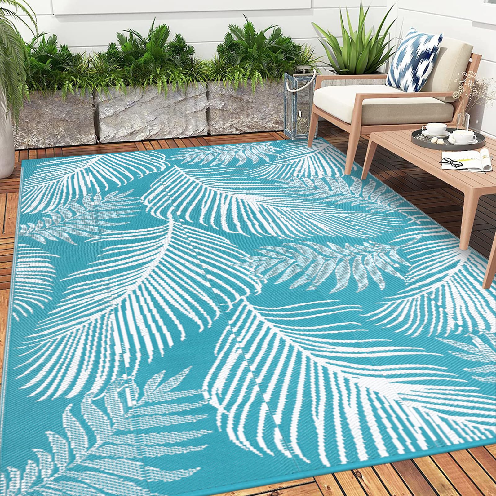 Pauwer lightweight rug simplifies packing and storage during trips.