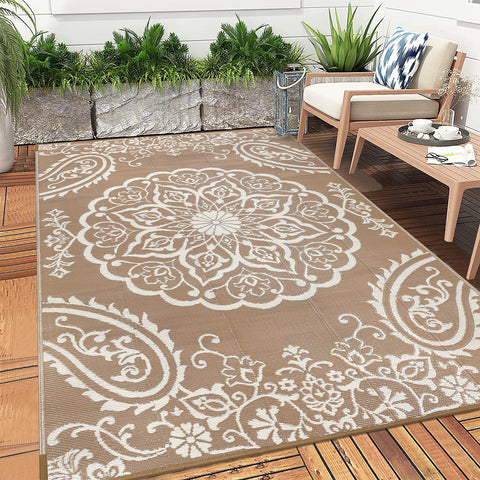 Pauwer versatile outdoor rug; suits deck, garden, porch, or picnic areas.