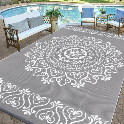 Pauwer waterproof patio rug suited for damp outdoor spaces.