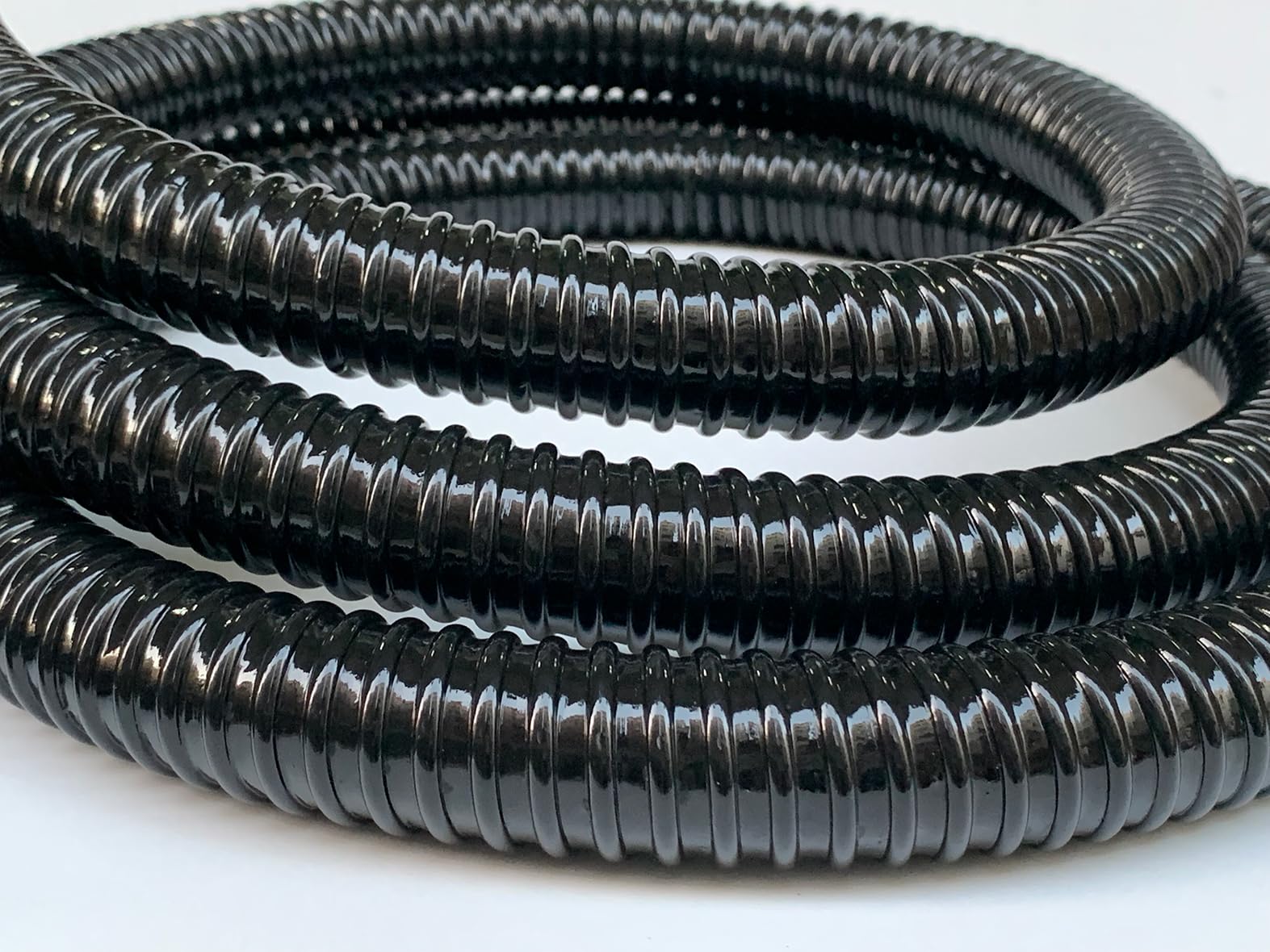 Close-up of corrugated texture on PEISONGFEI pond tubing for durability.