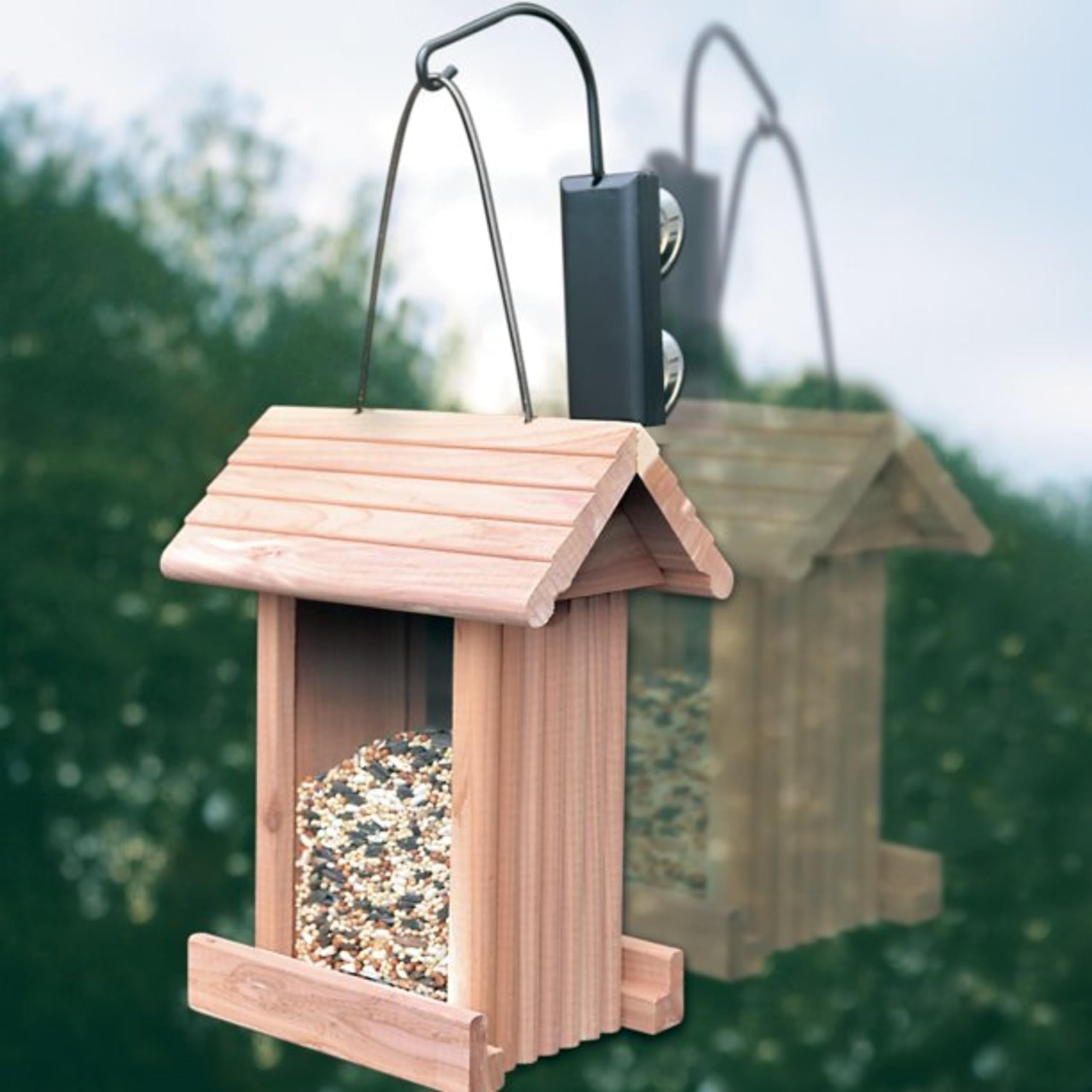 Pennington Window Hook provides stable feeder mounting for easy viewing.