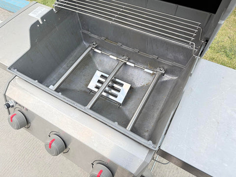 PETKAO 67060 heat deflector top view highlights vents for heat management