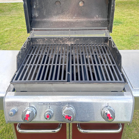 In-use view of PETKAO Genesis 300 SER installation on Weber grill
