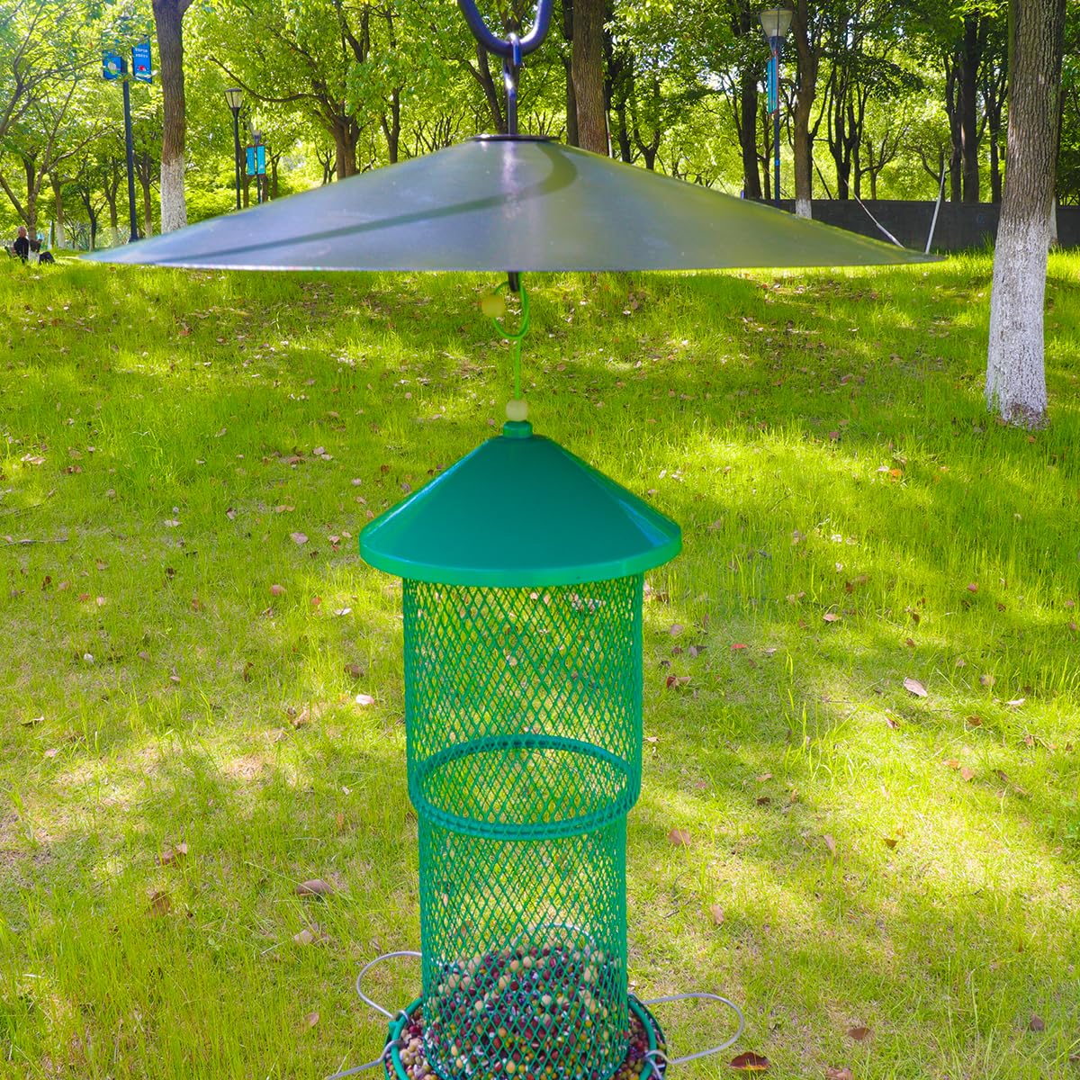 PFNRTH Hanging guard option above feeders for versatile placement.