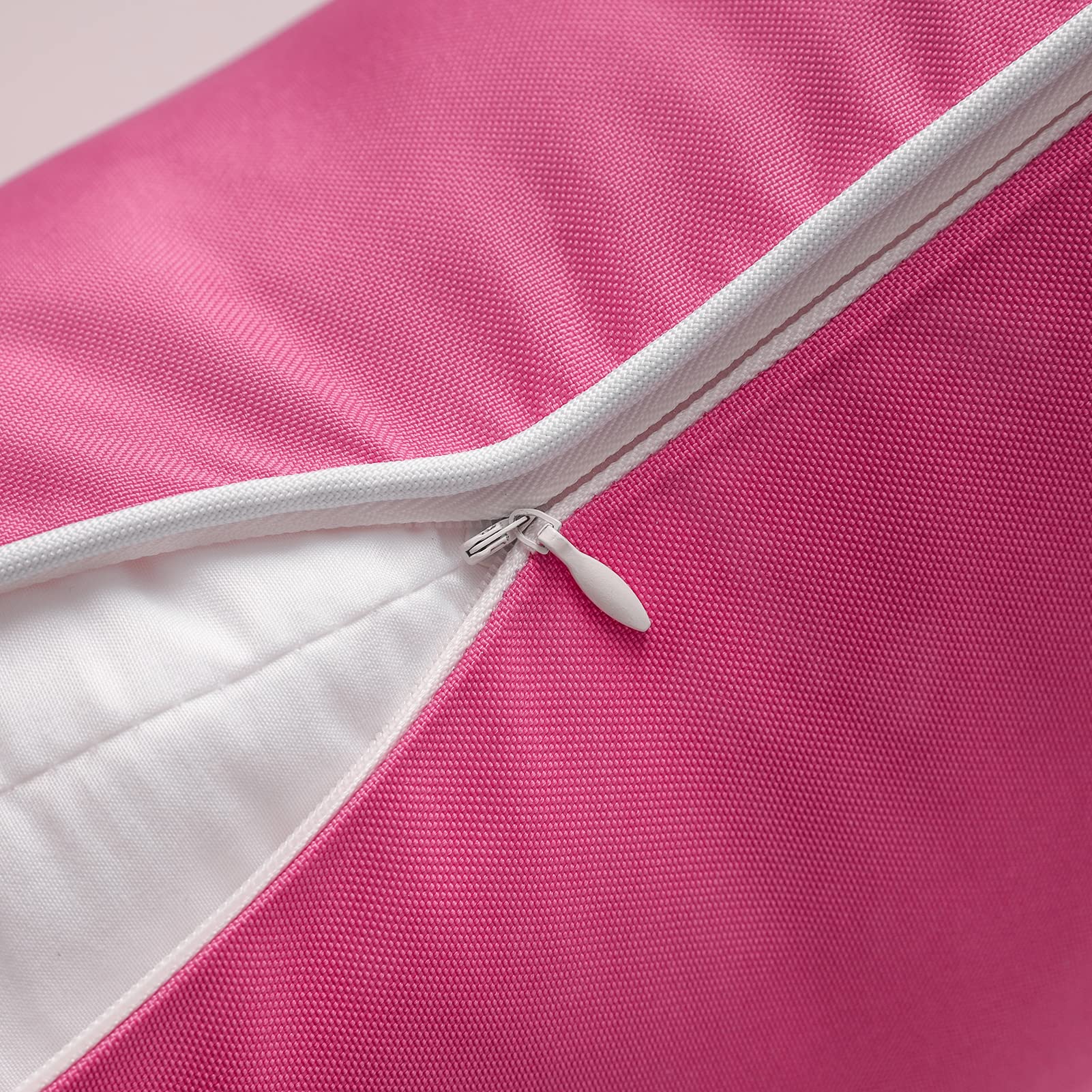 Phantoscope hidden zipper provides clean, easy insertions for pillow inserts.