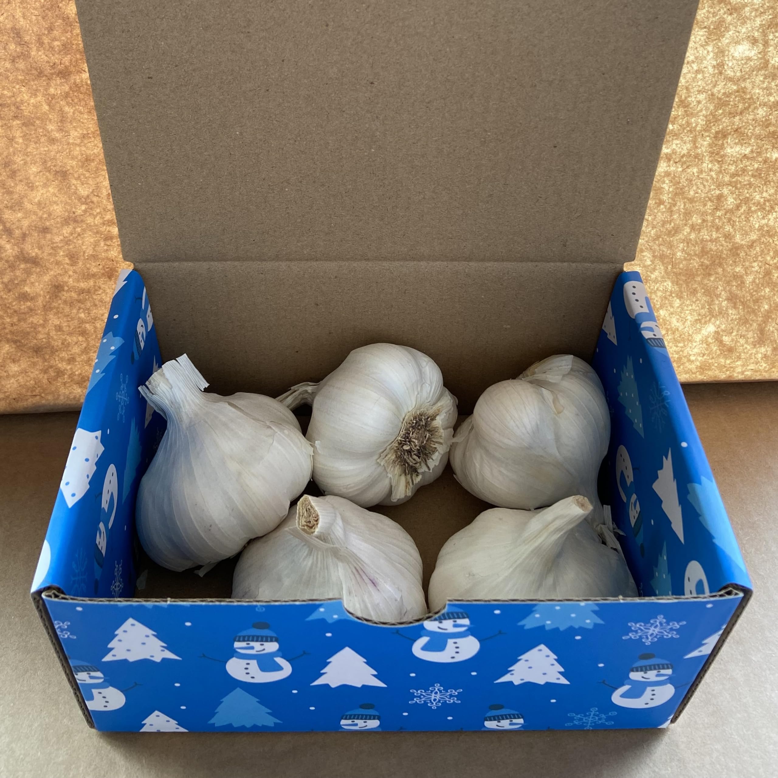 Pilestone garlic seeds reveal easy-peel cloves for quick prep and cooking.