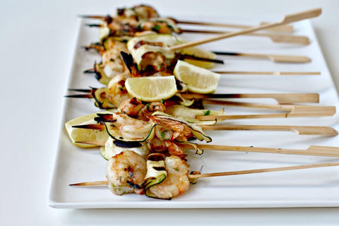 Pinchitto's bamboo skewers kabob stick ideal for kebabs and easy handling.