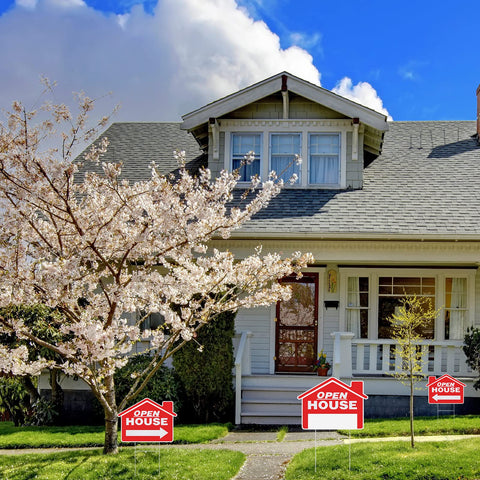 Pinkunn real estate signage in use on a residential lawn.