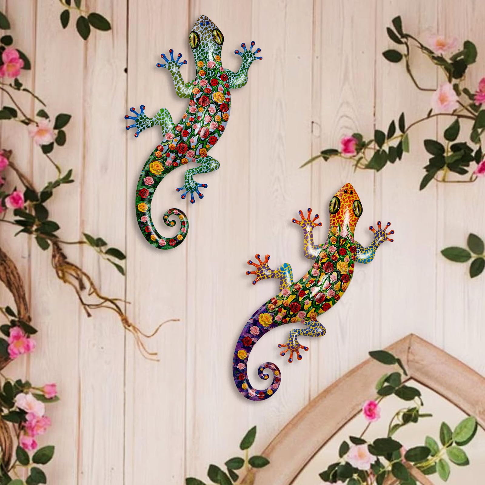 Pipilily gecko wall art 2-pack on balcony adds color and character.
