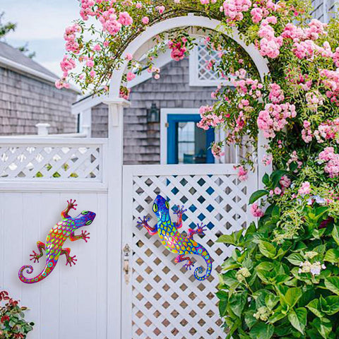 Pipilily gecko wall decor brightens gardens with a weatherproof finish.