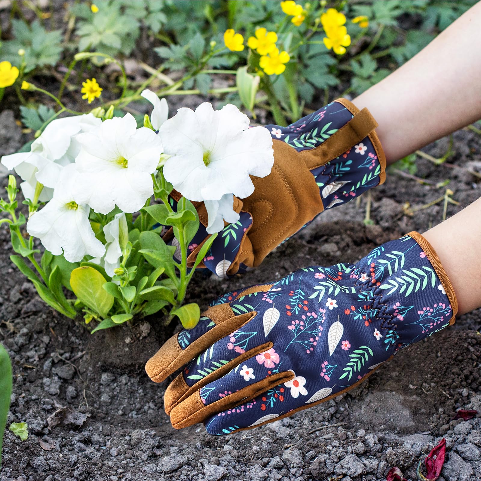Pleneal versatile gloves suitable for digging, planting and outdoor work.