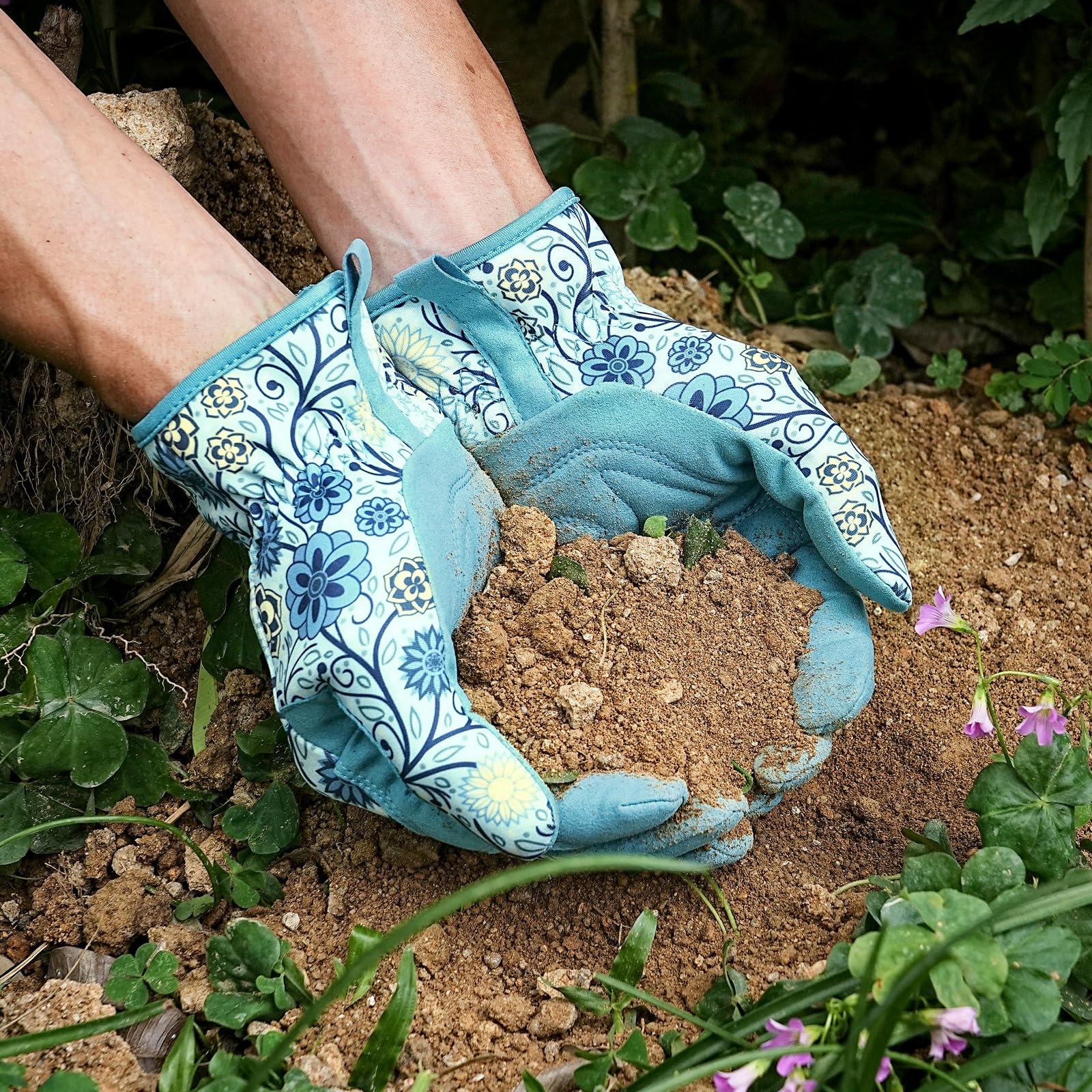 Pleneal women's garden gloves with breathable back-of-hand fabric for cooling comfort.