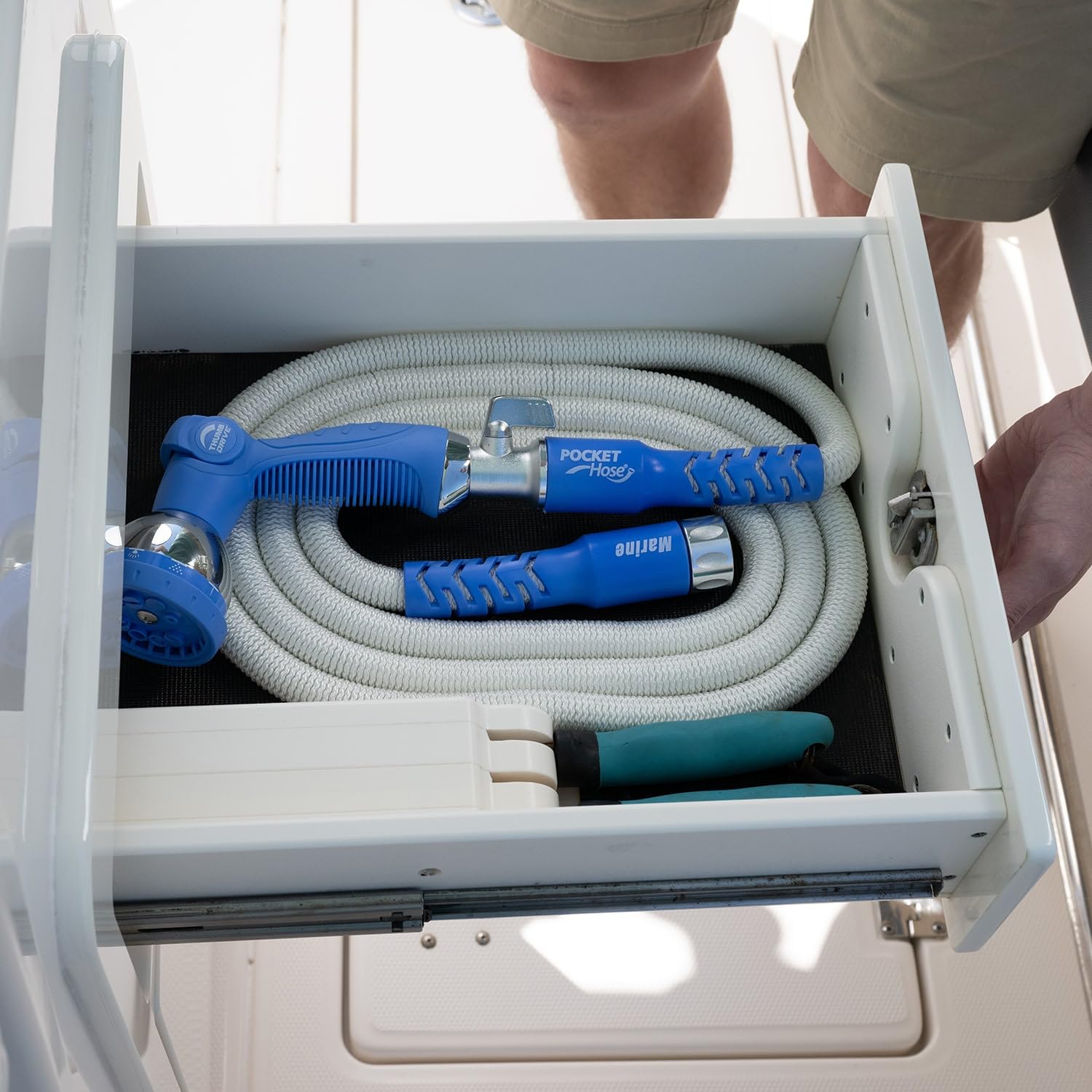 Pocket Hose 10-pattern sprayer offers versatile washing options.