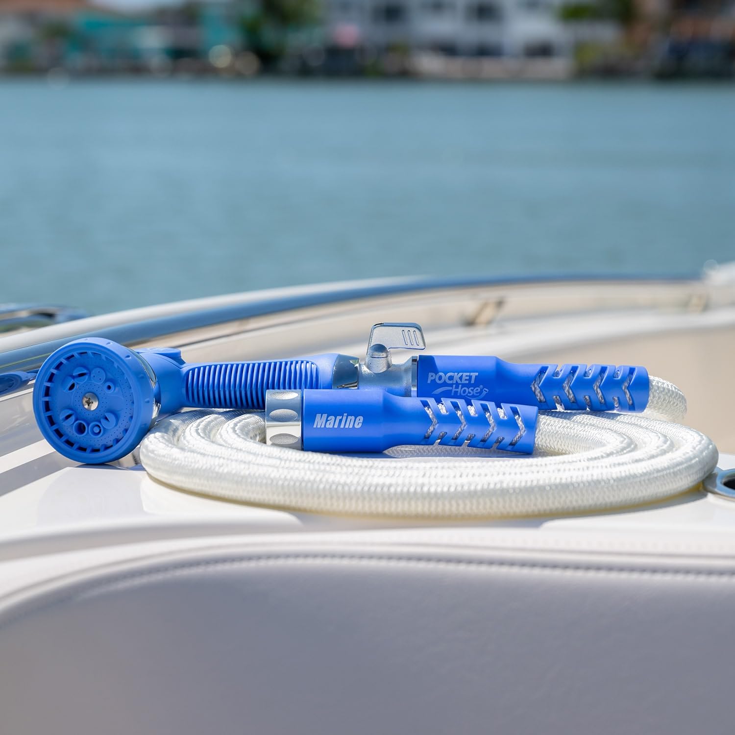 Pocket Hose Marine white scuff-free exterior protects boat decks from marks.