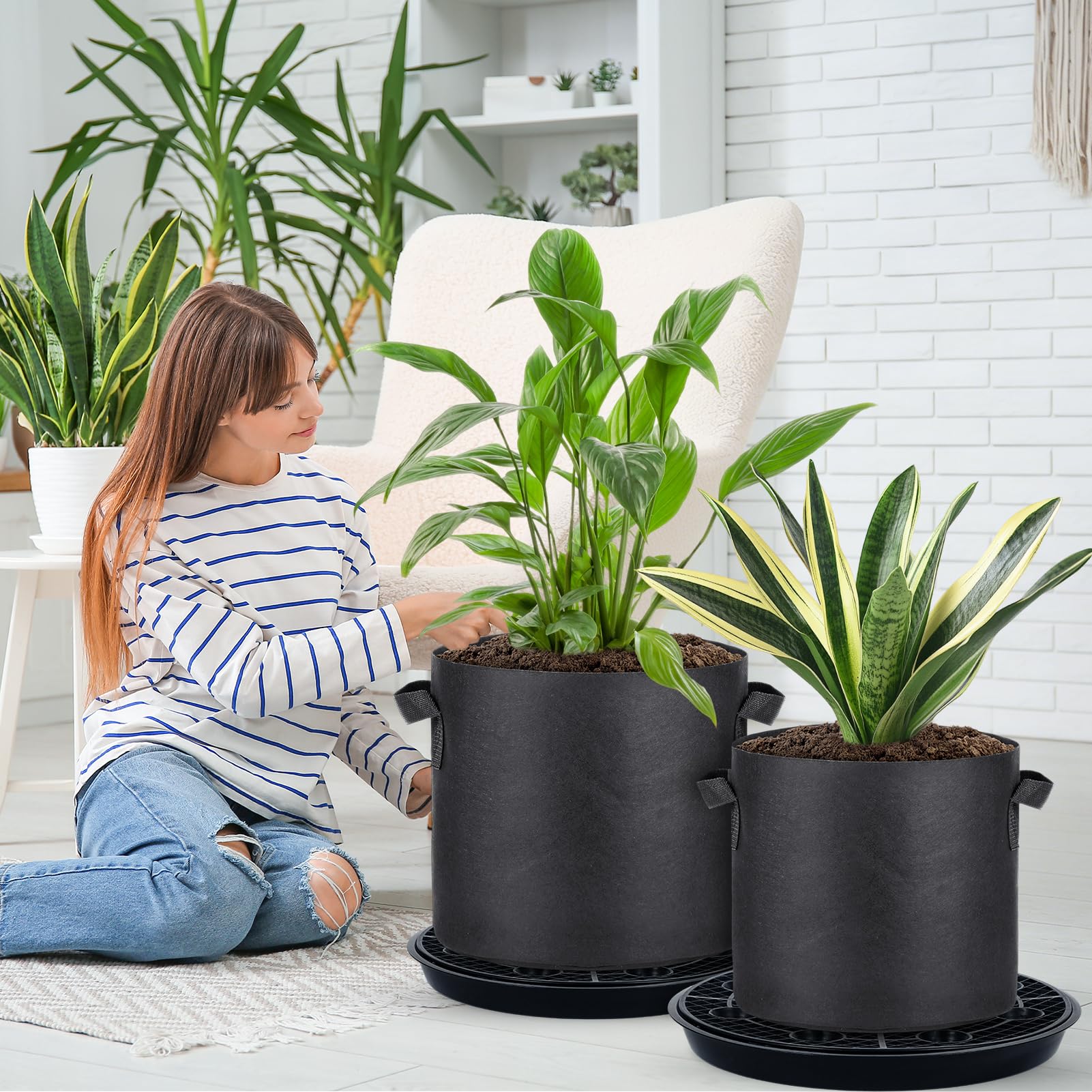 POILKMNI no-standing-water design shows water is directed away from pot bases.