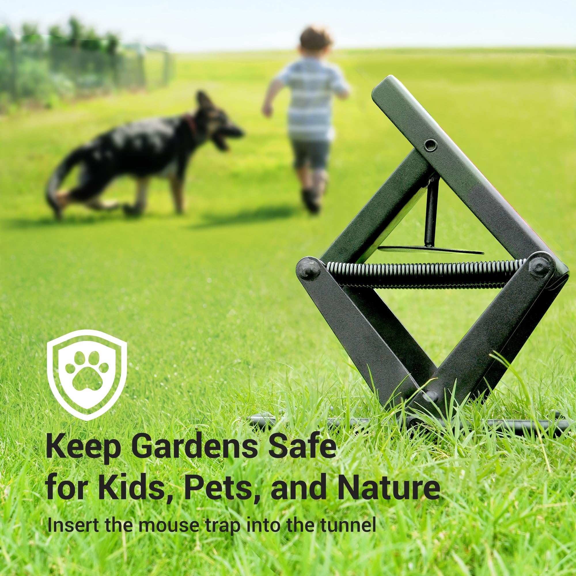 POlAFLEX mole trap, gloves recommended when setting for better handling.