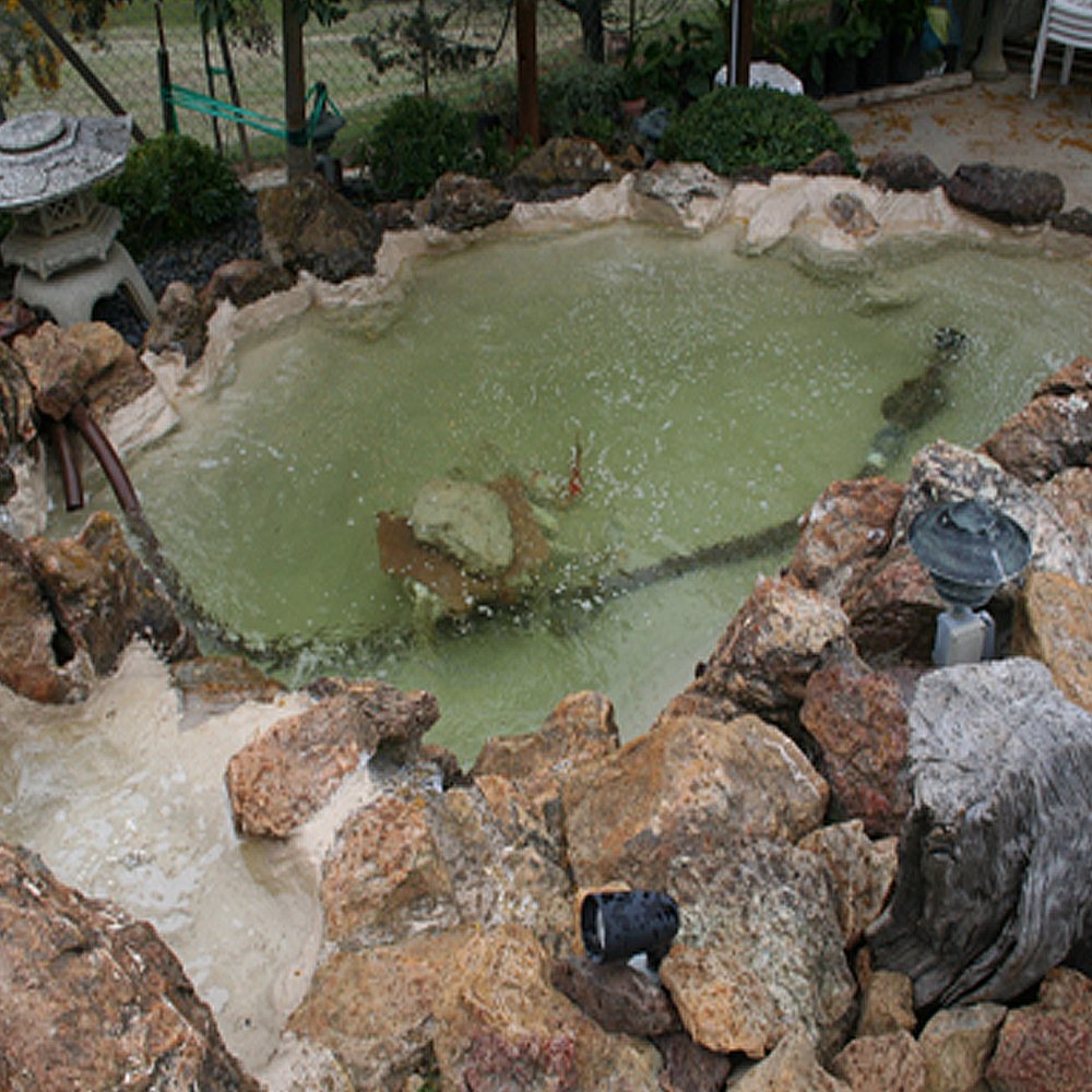 Pond Shield tan epoxy paint underwater bond test indicates underwater adhesion.
