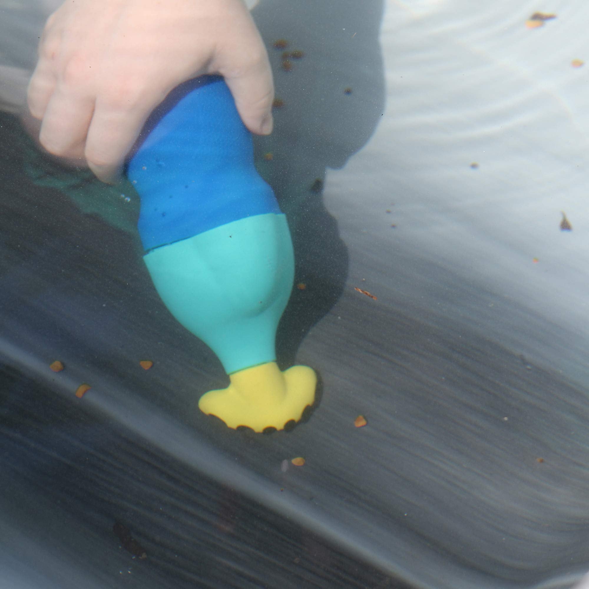 Pool Blaster Grit Gitter compact handheld design for effortless cleaning