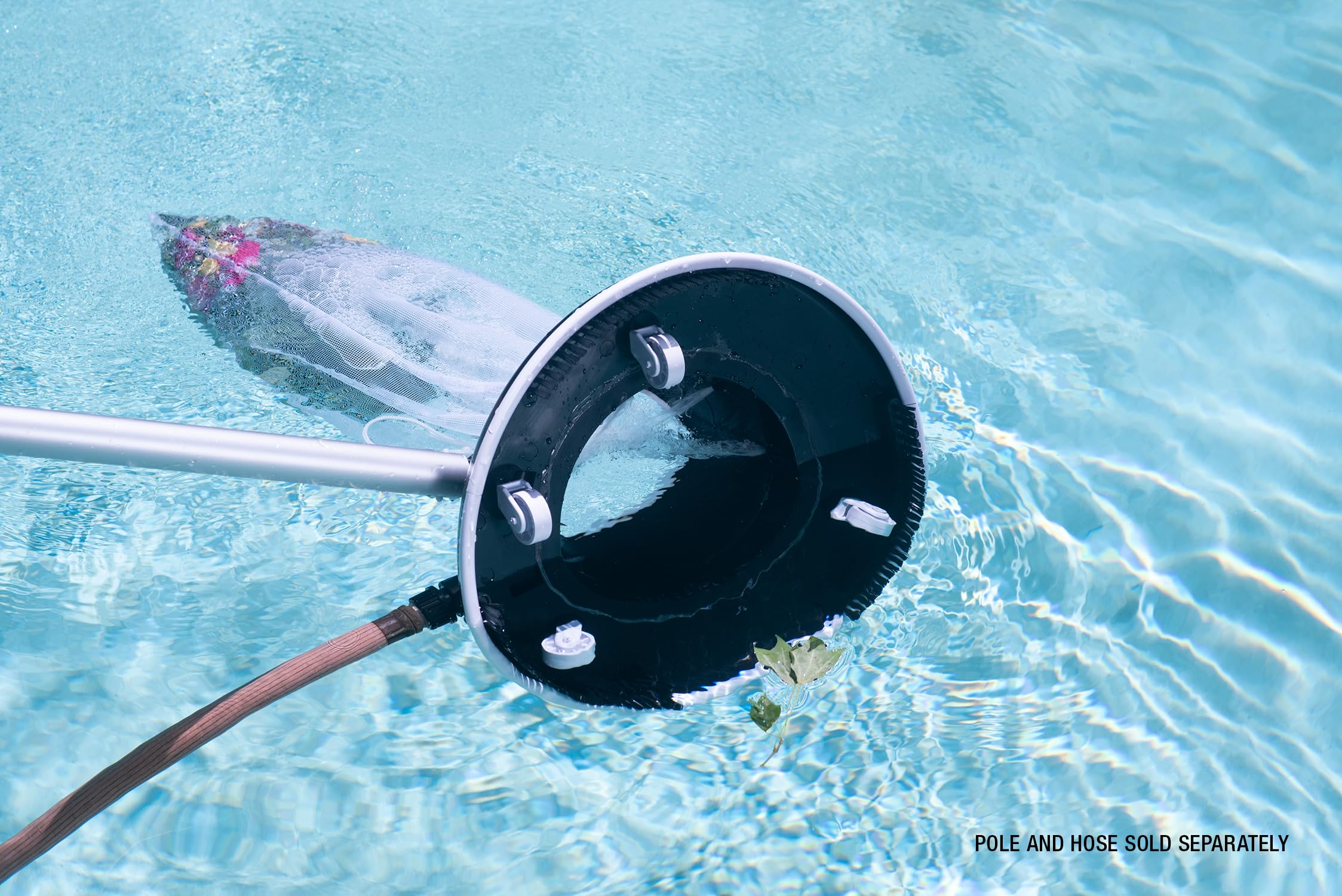 Aluminum handle on Poolmaster 28316 for a sturdy grip