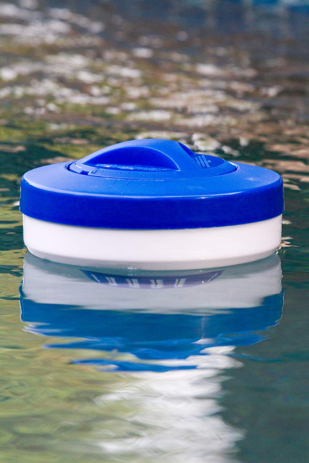 Poolmaster 32155 buoyant design ensures stable flotation