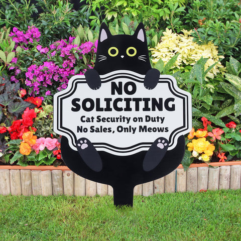 Primo Lines Weatherproof metal sign stands up to rain and sun outdoors.