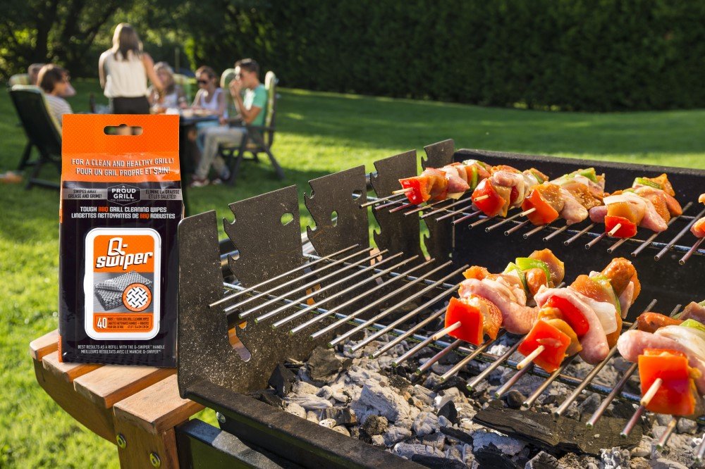 Proud Grill Q-Swiper 40 disposable wipes for convenient cleaning.