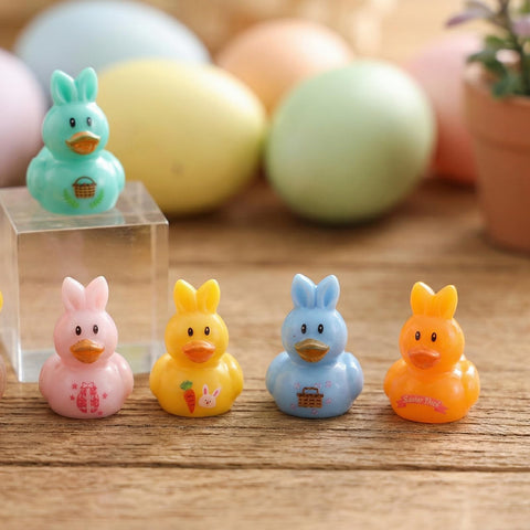 Prudiut tiny ducks pocket-sized for easy gifting and pranks.