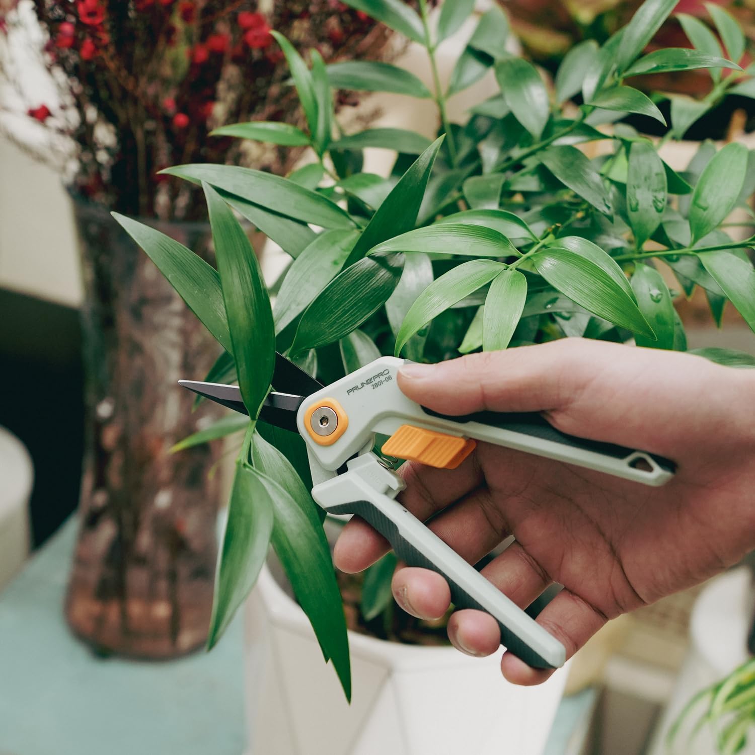 PrunePro spring-loaded handles offer comfortable grip during long pruning sessions.