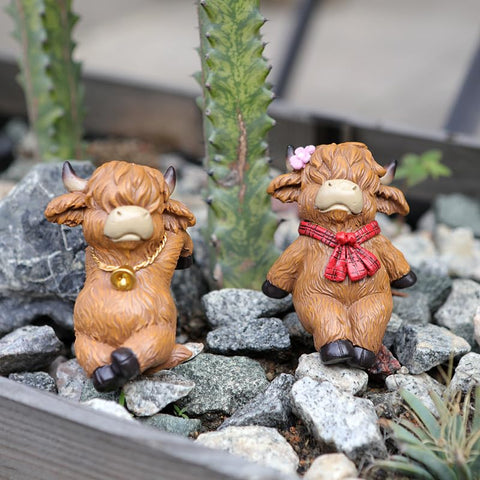 Pujipu durable resin decor for indoor/outdoor use withstands weather.