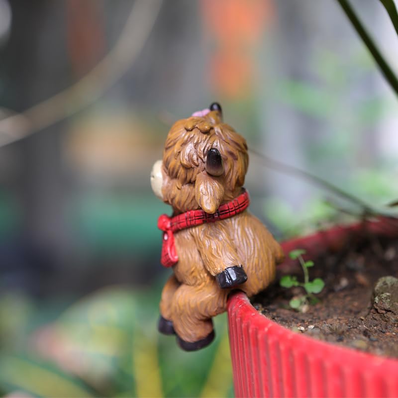 Pujipu garden fence decor Highland Cow adds playful cheer to fencing.