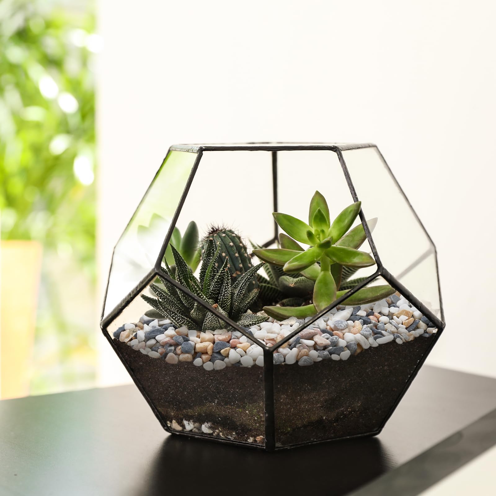 Pulovin stones brightening glass vases for chic centerpiece arrangements