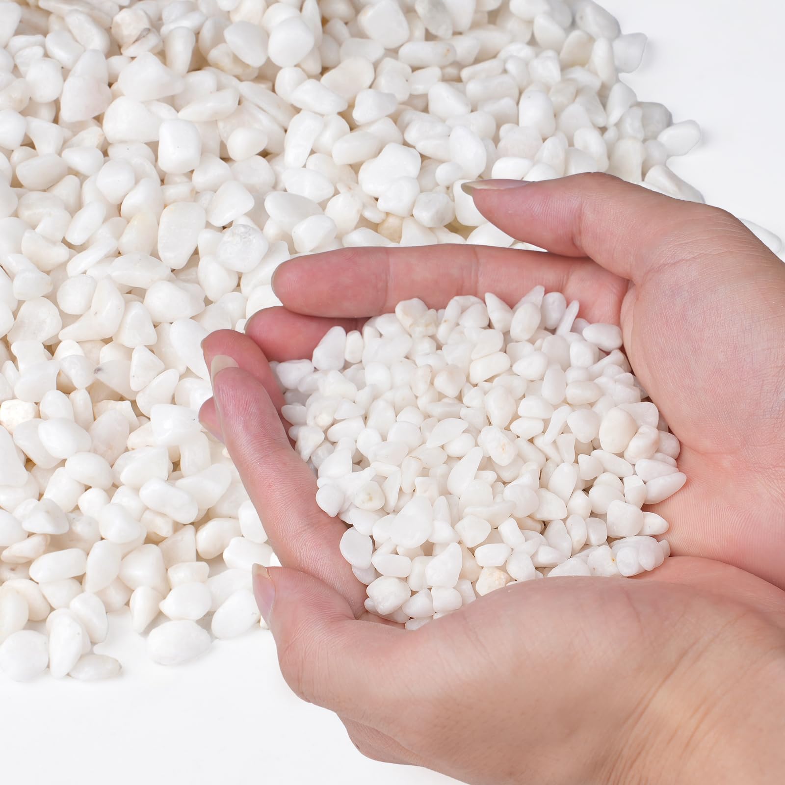 Pulovin white aquarium gravel 1-5-inch close-up for plant displays and drainage.