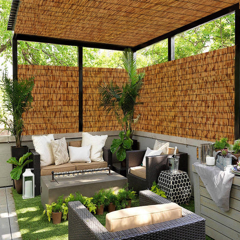 QHAIYYBF natural reed privacy screen suitable for indoor and outdoor use.