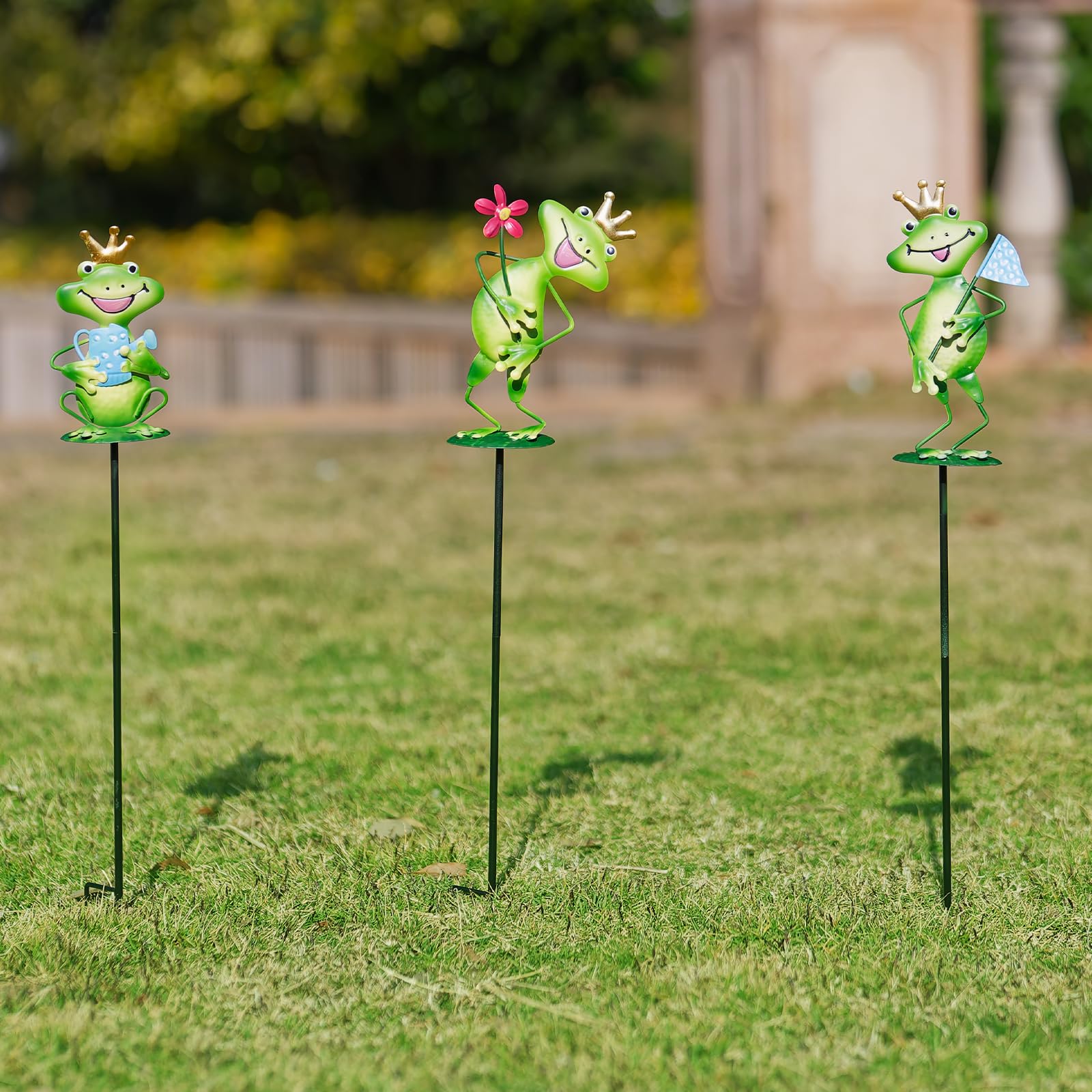 Qipade three-pack stakes make a thoughtful gift for garden lovers and nature fans.