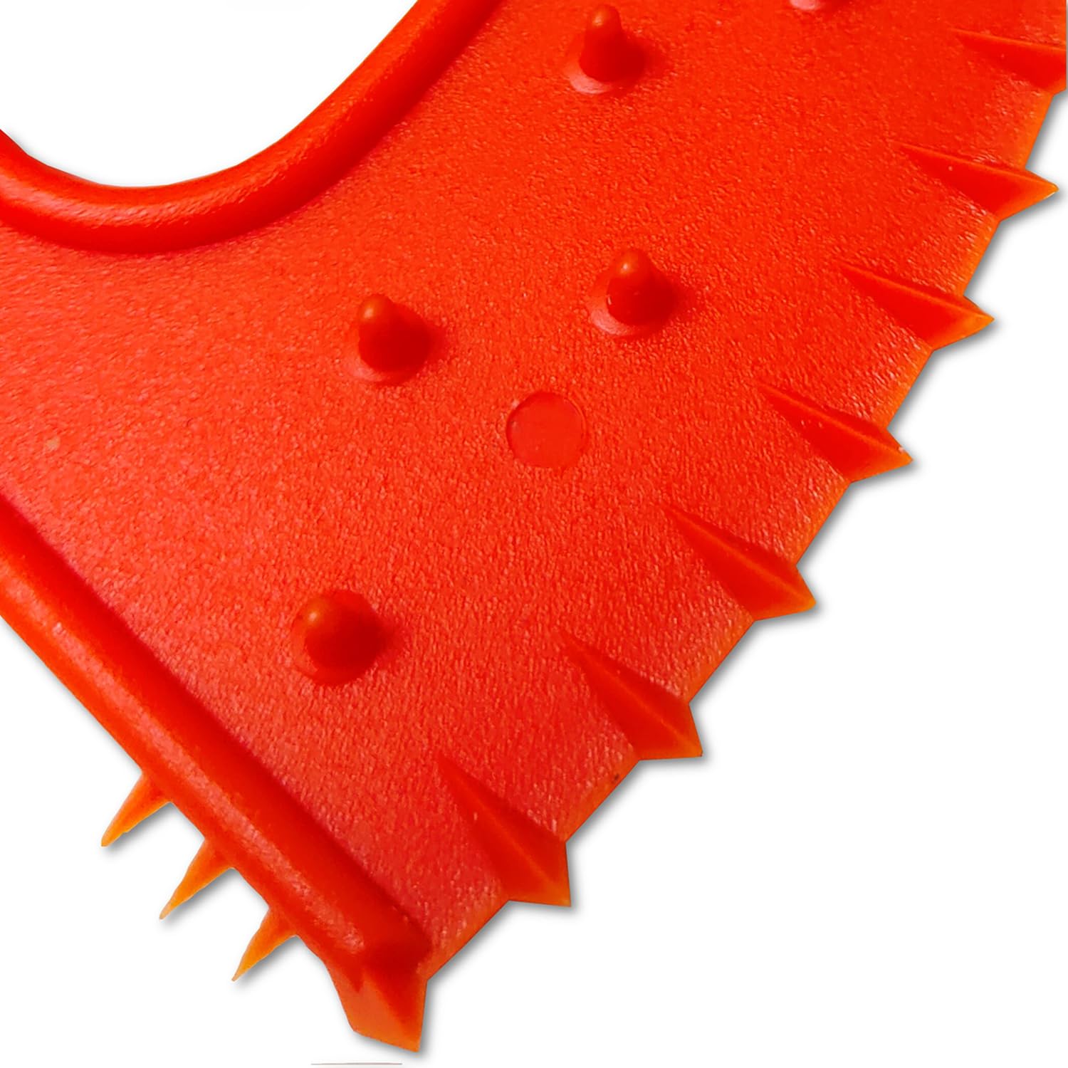 QMARK Calf Weaner in a field scene improves herd management with high visibility orange color