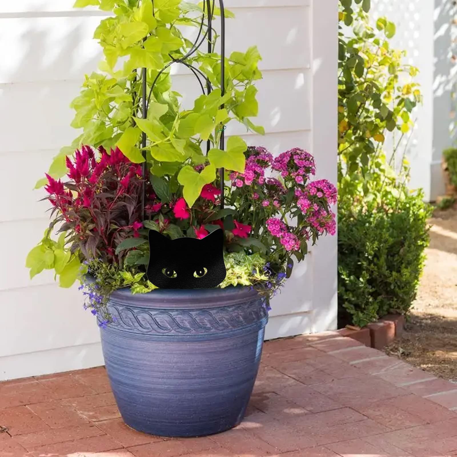 Qmetalart black cat decorations fence mount option for versatile display.