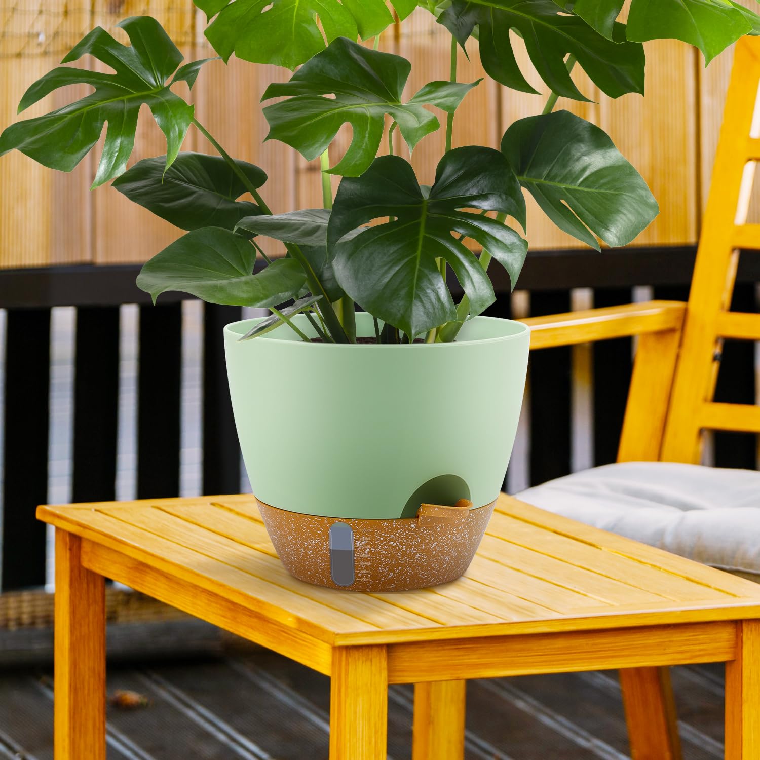 QRRICA 9-inch planter highlights the clear water window for quick checks.