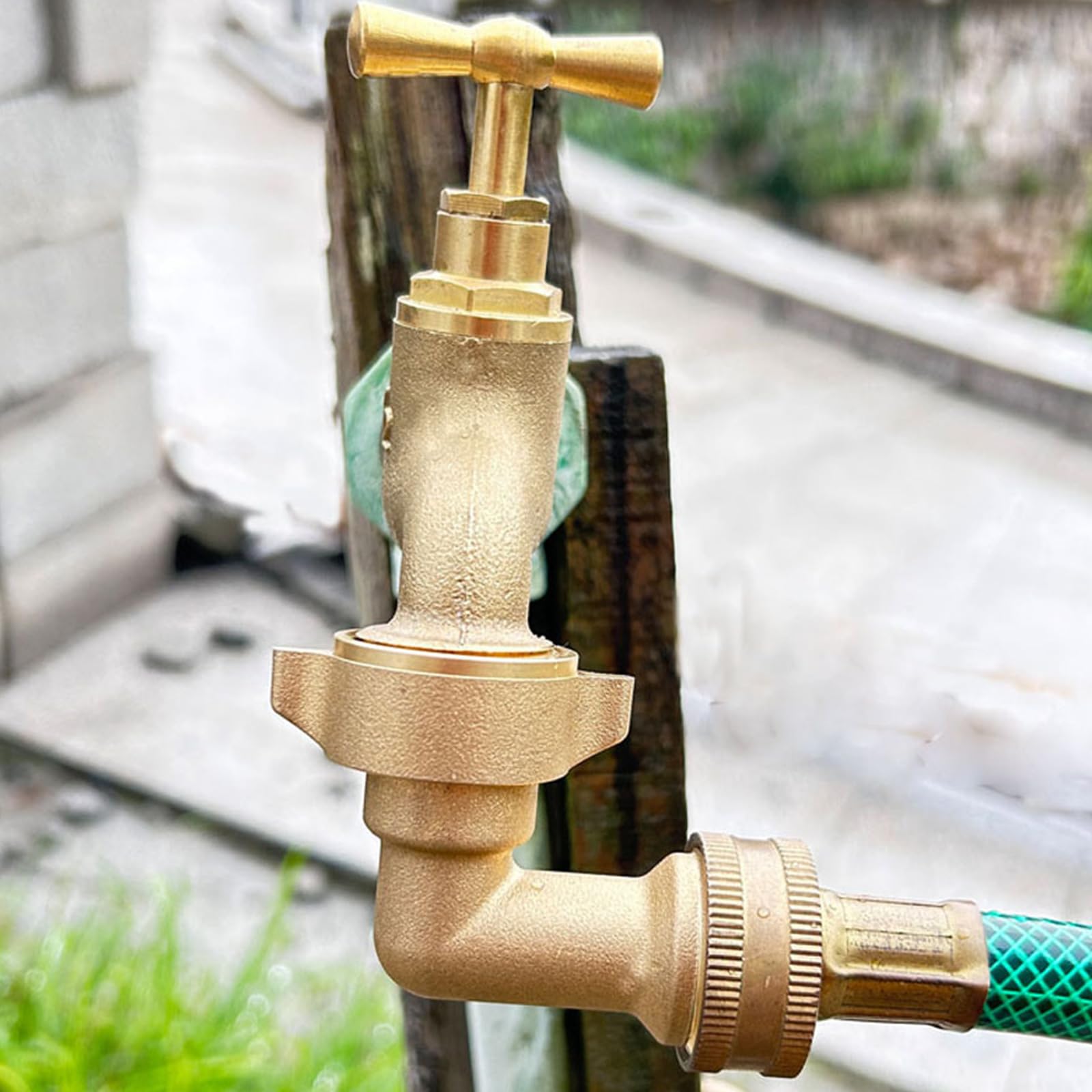Qualory rustproof brass elbow resists corrosion for lasting garden setups.