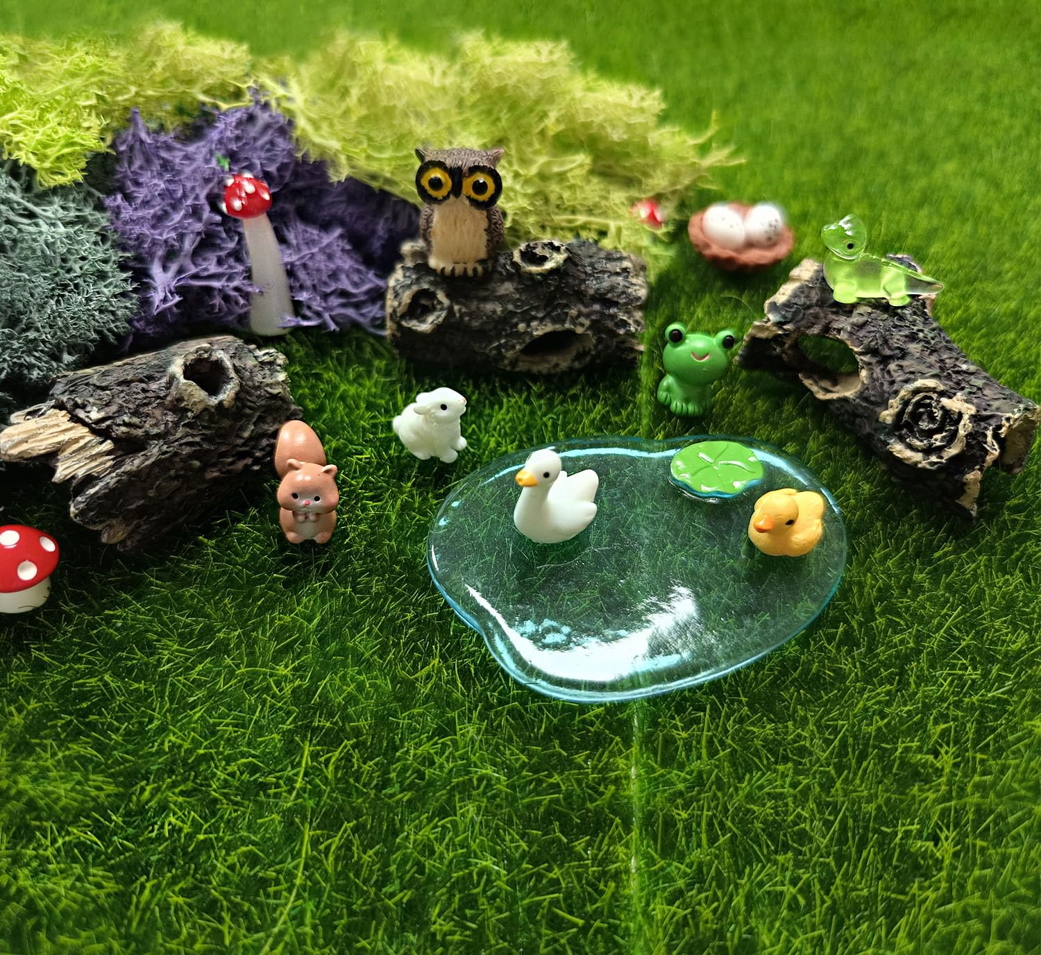 QuarenDen colored moss bags enrich moss landscapes with color.