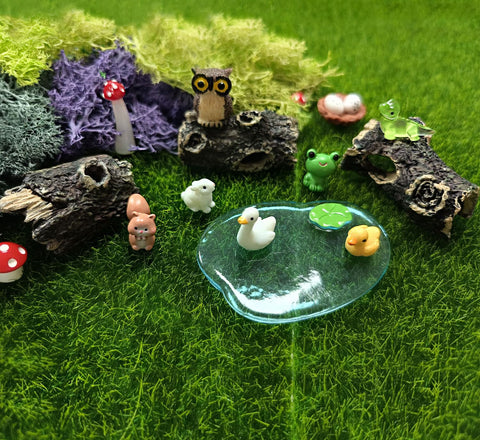 QuarenDen colored moss bags enrich moss landscapes with color.