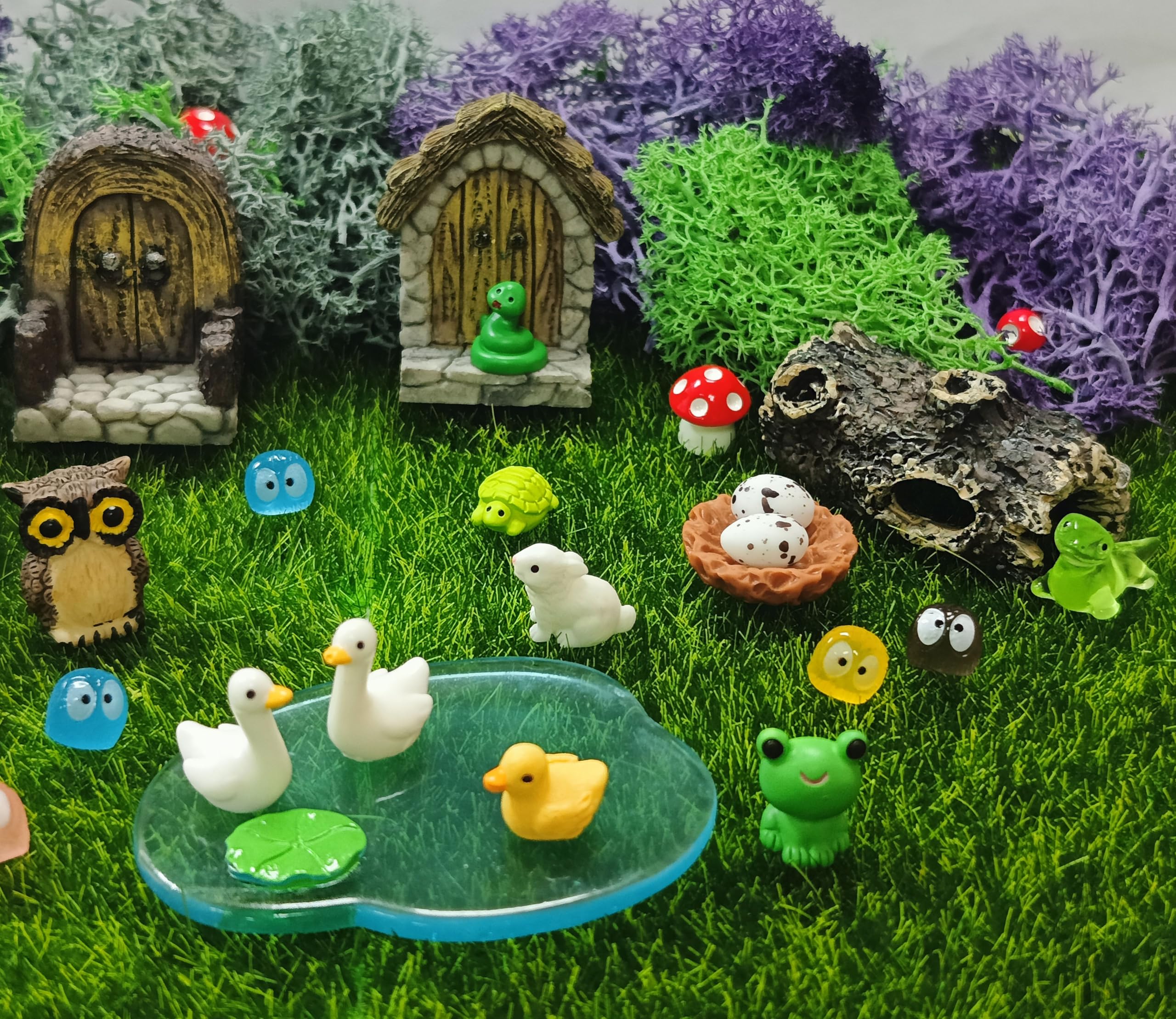 QuarenDen miniature garden decor set inspires creative DIY projects.