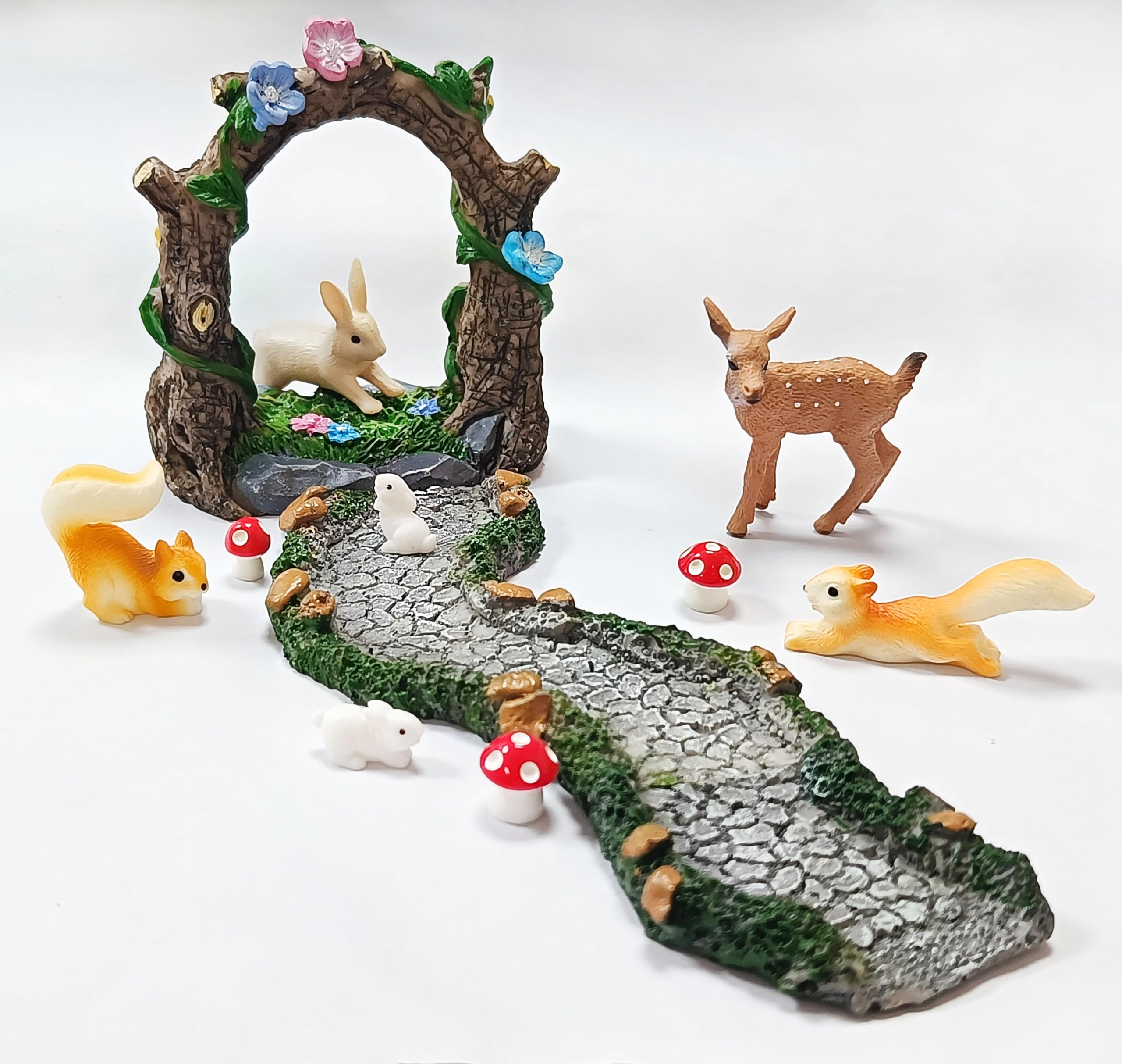 QuarenDen succulents add color variety to tiny landscape displays.
