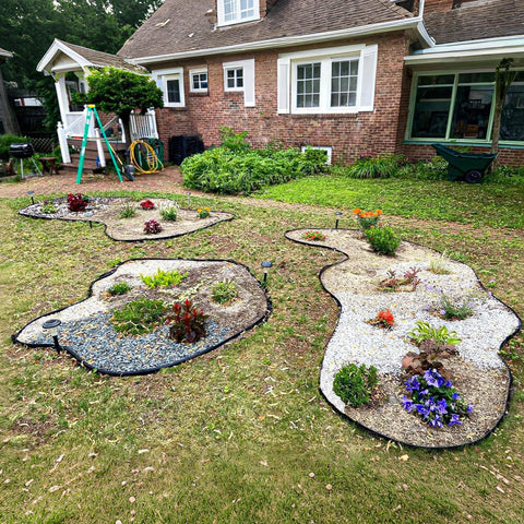 Quibbay easy-cut edging adapting to irregular garden plots