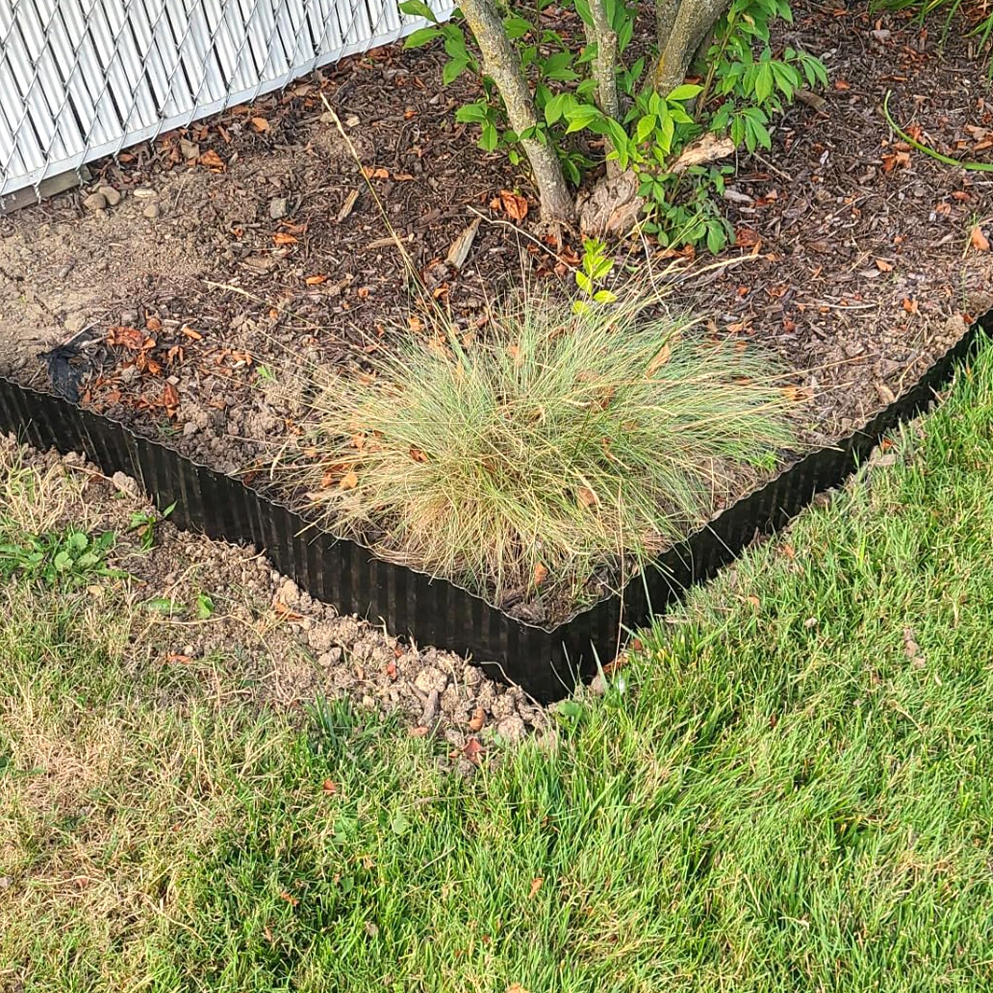 Quibbay galvanized metal edging offers weather resistance and lasting performance.
